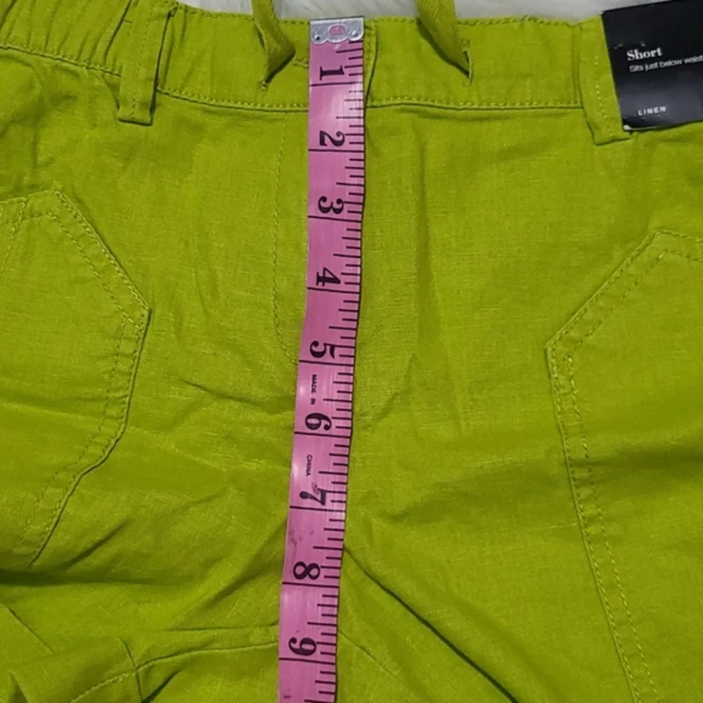 NEW‎ YORK & COMPANY Women's shorts Sits Just below Waist Neon green Linen Size 4